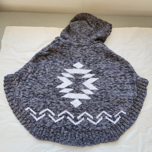 Oshkosh Genuine Tribal Knit Button Front Girls Hoodie Poncho Size 4T - Picture 2 of 5